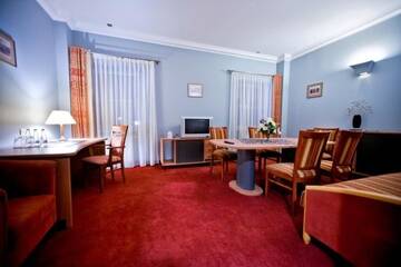 Фото номера Апартаменты с 1 спальней Отель Eurohotel Swarzędz г. Сважендз 5