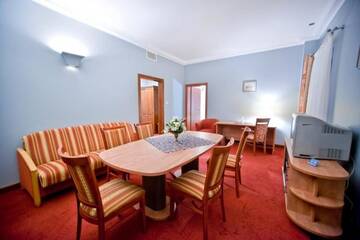 Фото номера Апартаменты с 1 спальней Отель Eurohotel Swarzędz г. Сважендз 3